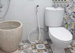kamar mandi sempit